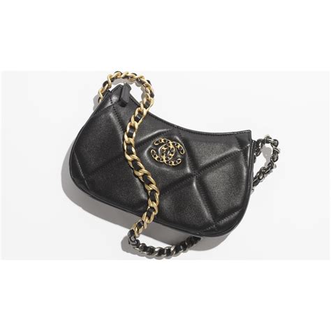 chanel 19 clutch with chain